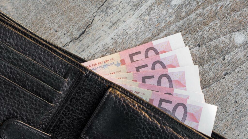 Several 50 Euro bills in a wallet